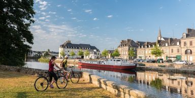 Le Canal de Nantes à Brest à vélo